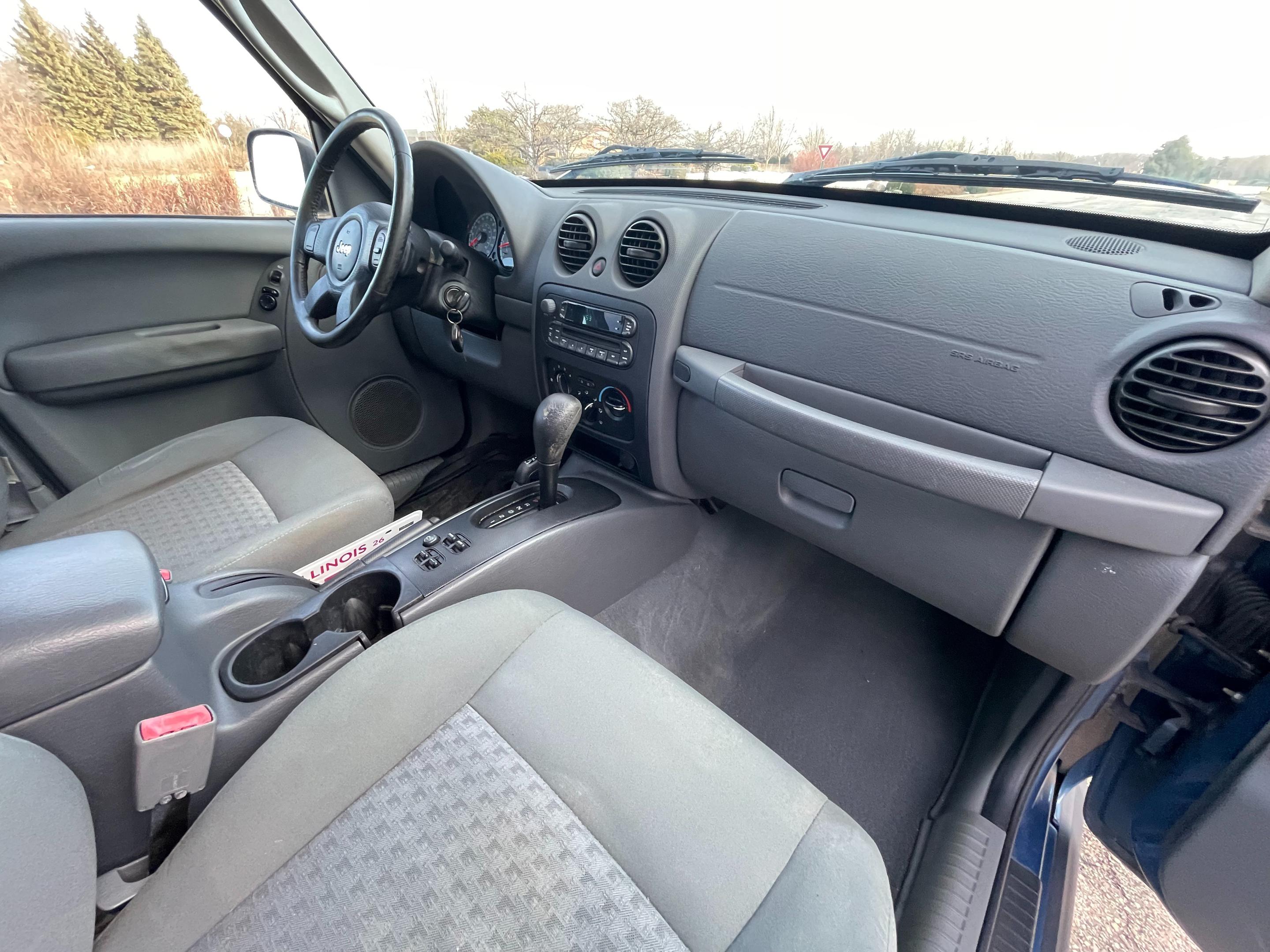 2005 JEEP LIBERTY - Image 4