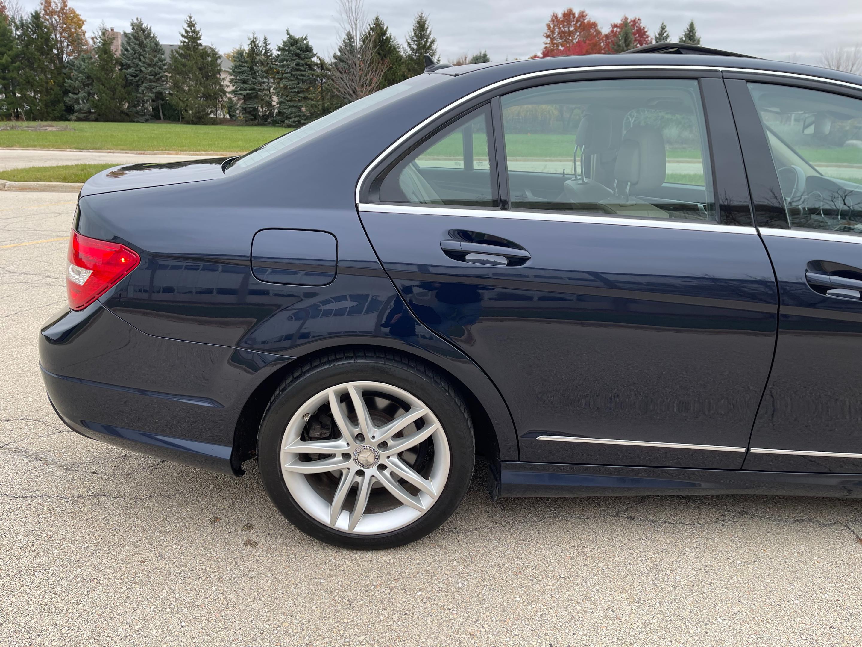 2012 MERCEDES-BENZ C-CLASS - Image 17