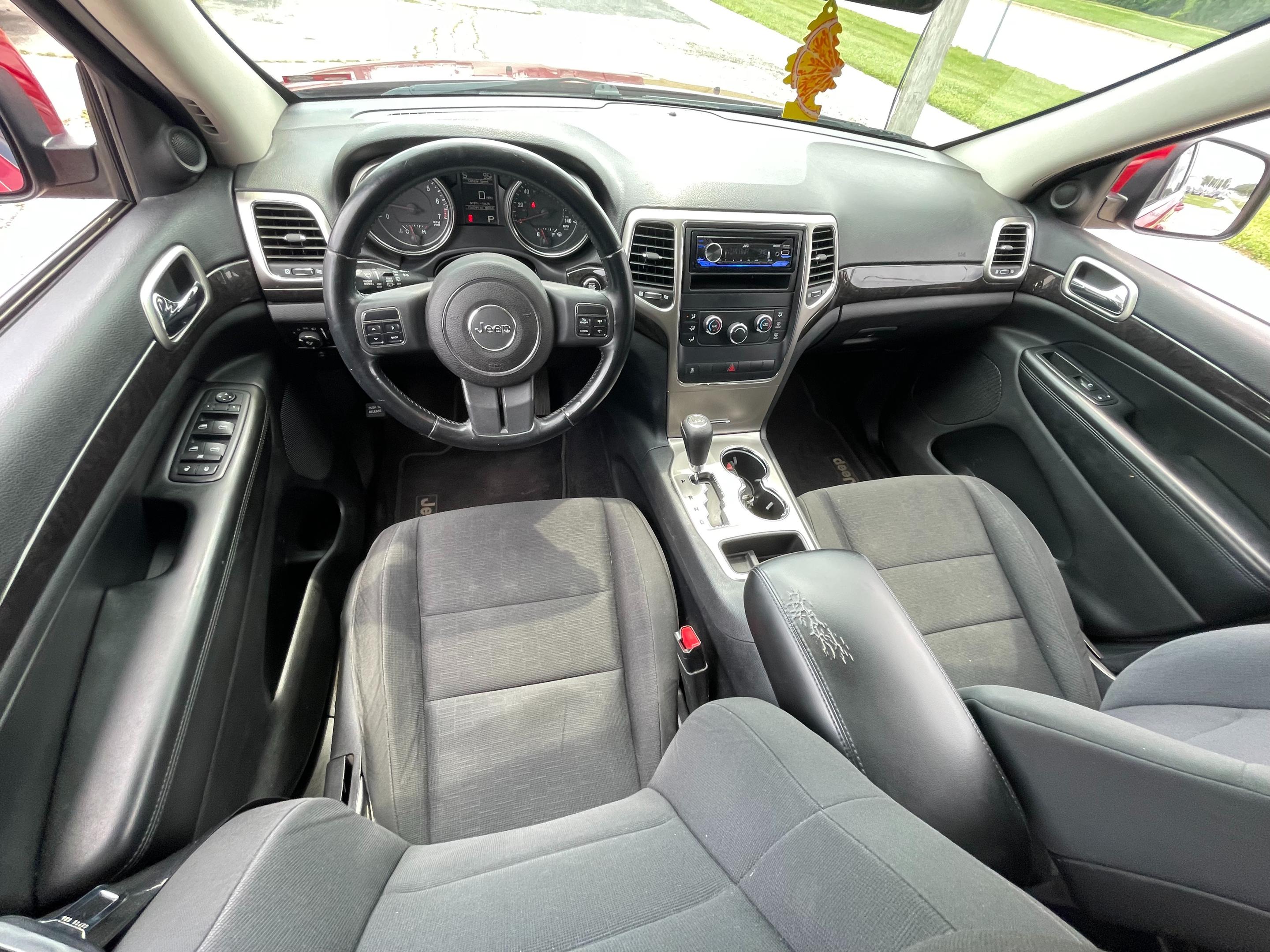 2011 JEEP GRAND CHEROKEE - Image 34