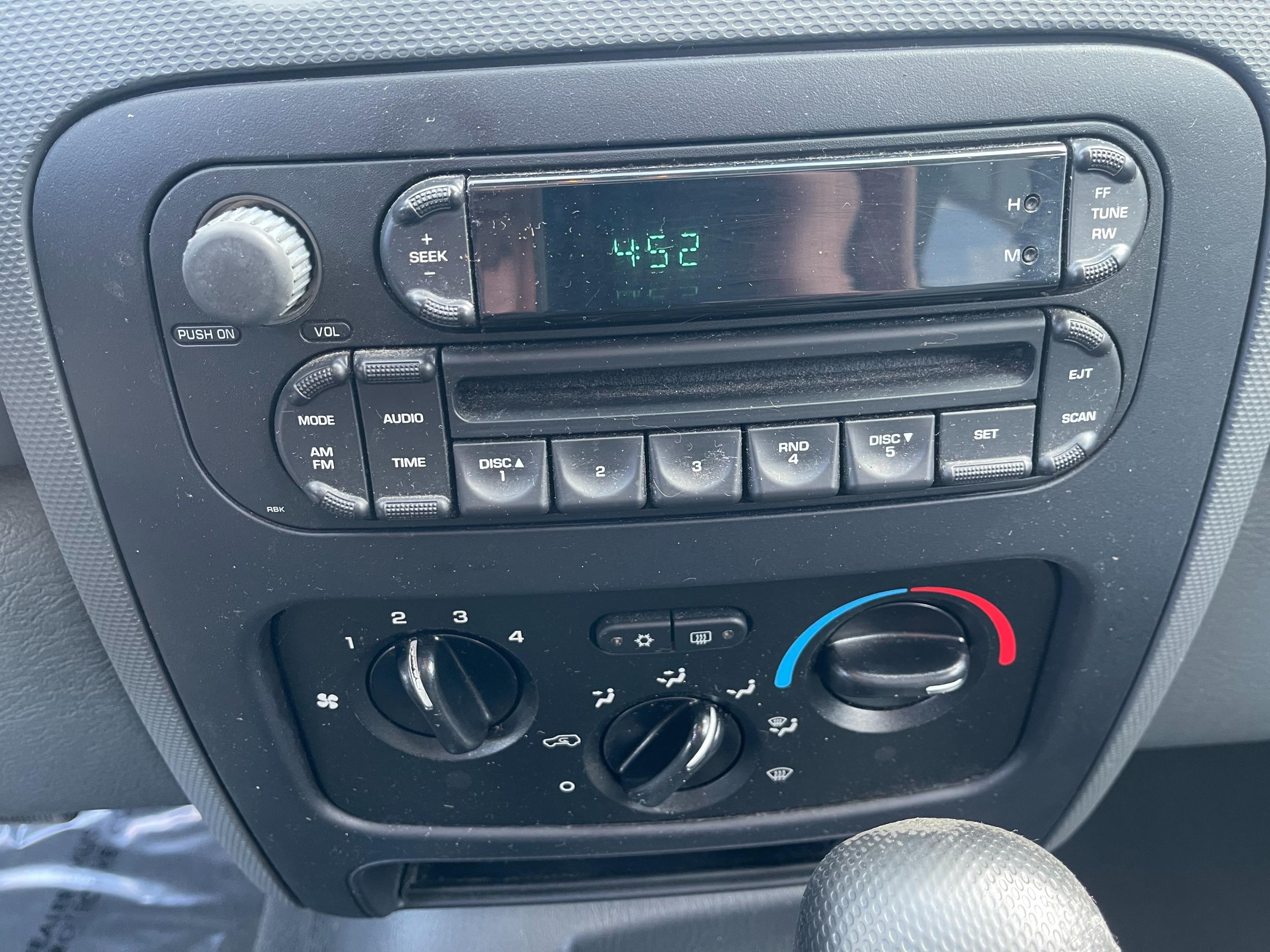 2005 JEEP LIBERTY - Image 9