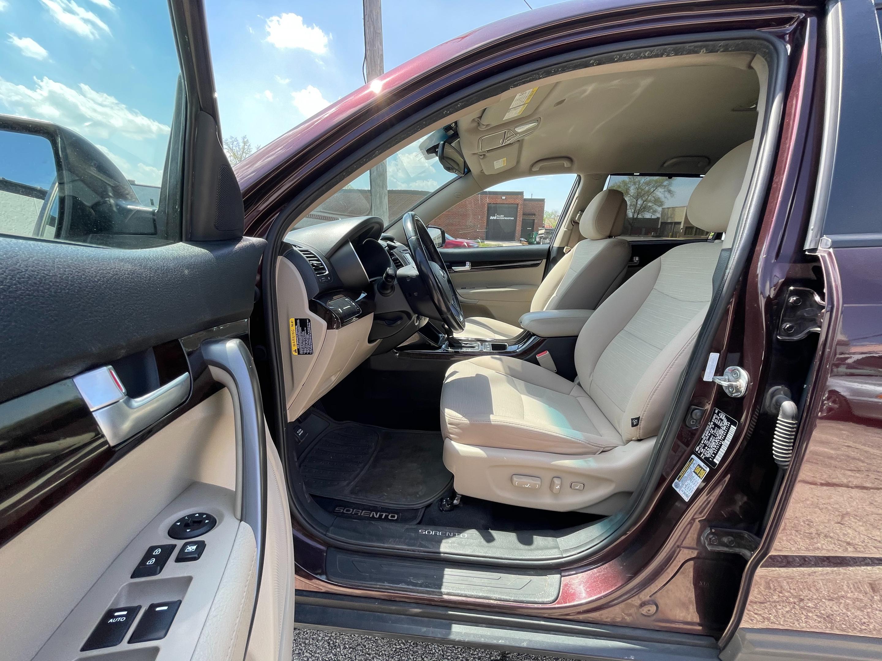 2014 KIA SORENTO - Image 23