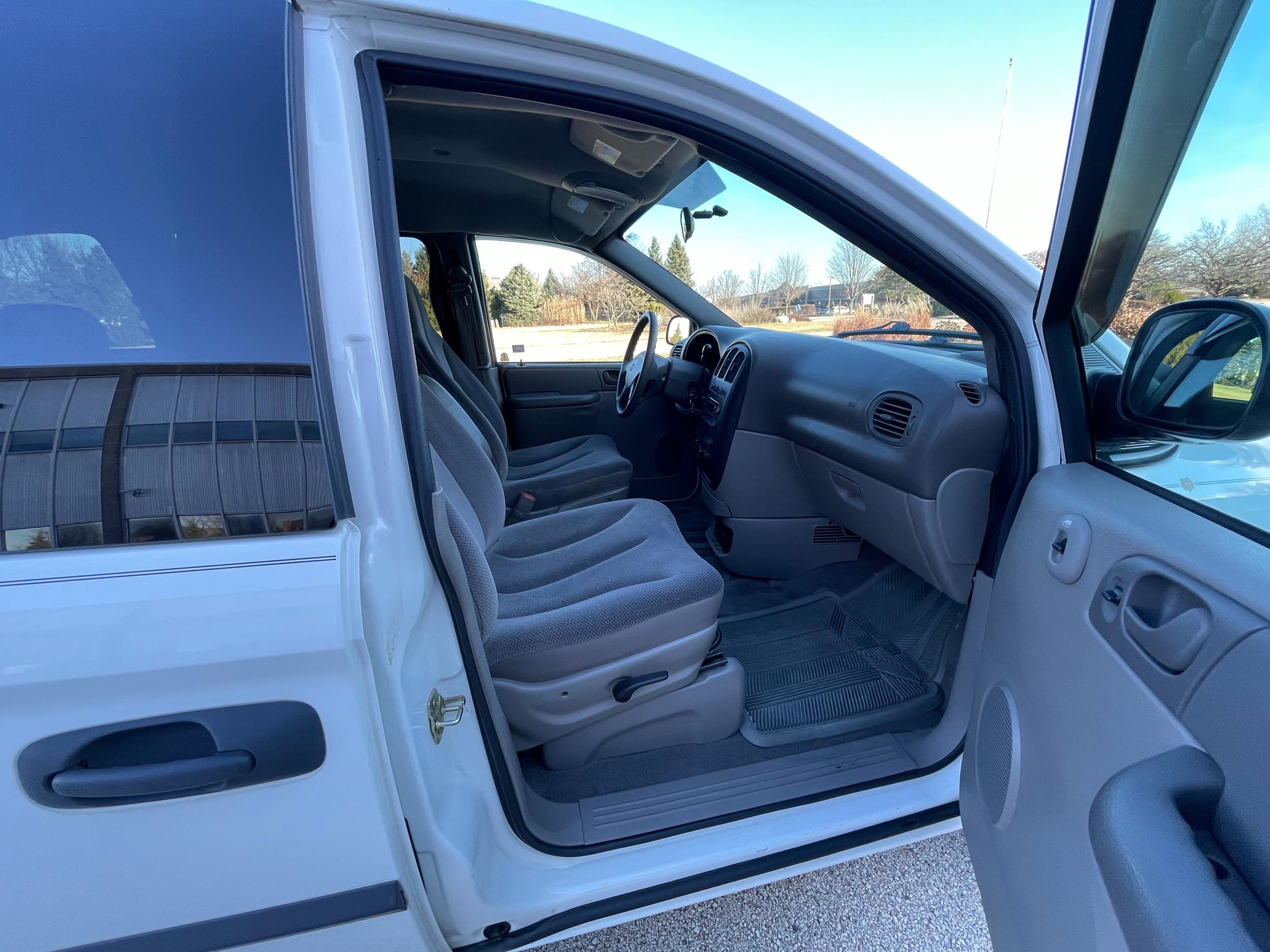2003 DODGE CARAVAN/GRAND CARAVAN - Image 6