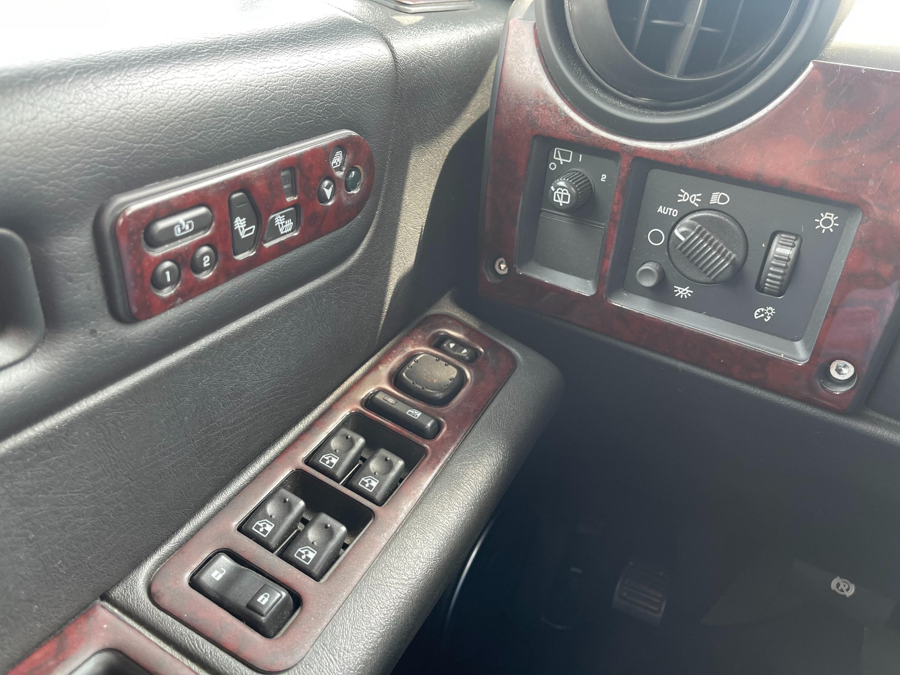 2006 HUMMER H2 - Image 14