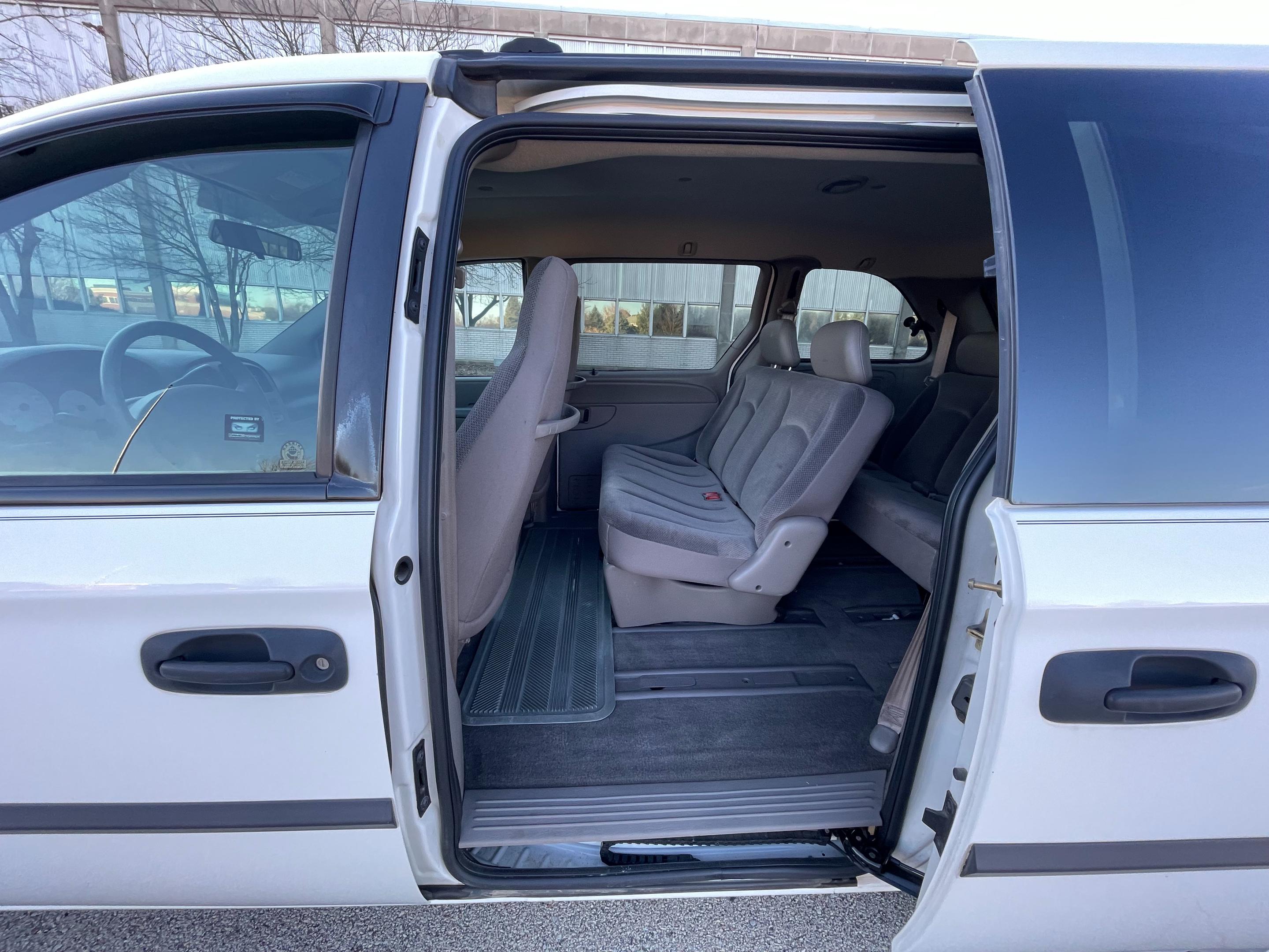 2003 DODGE CARAVAN/GRAND CARAVAN - Image 4