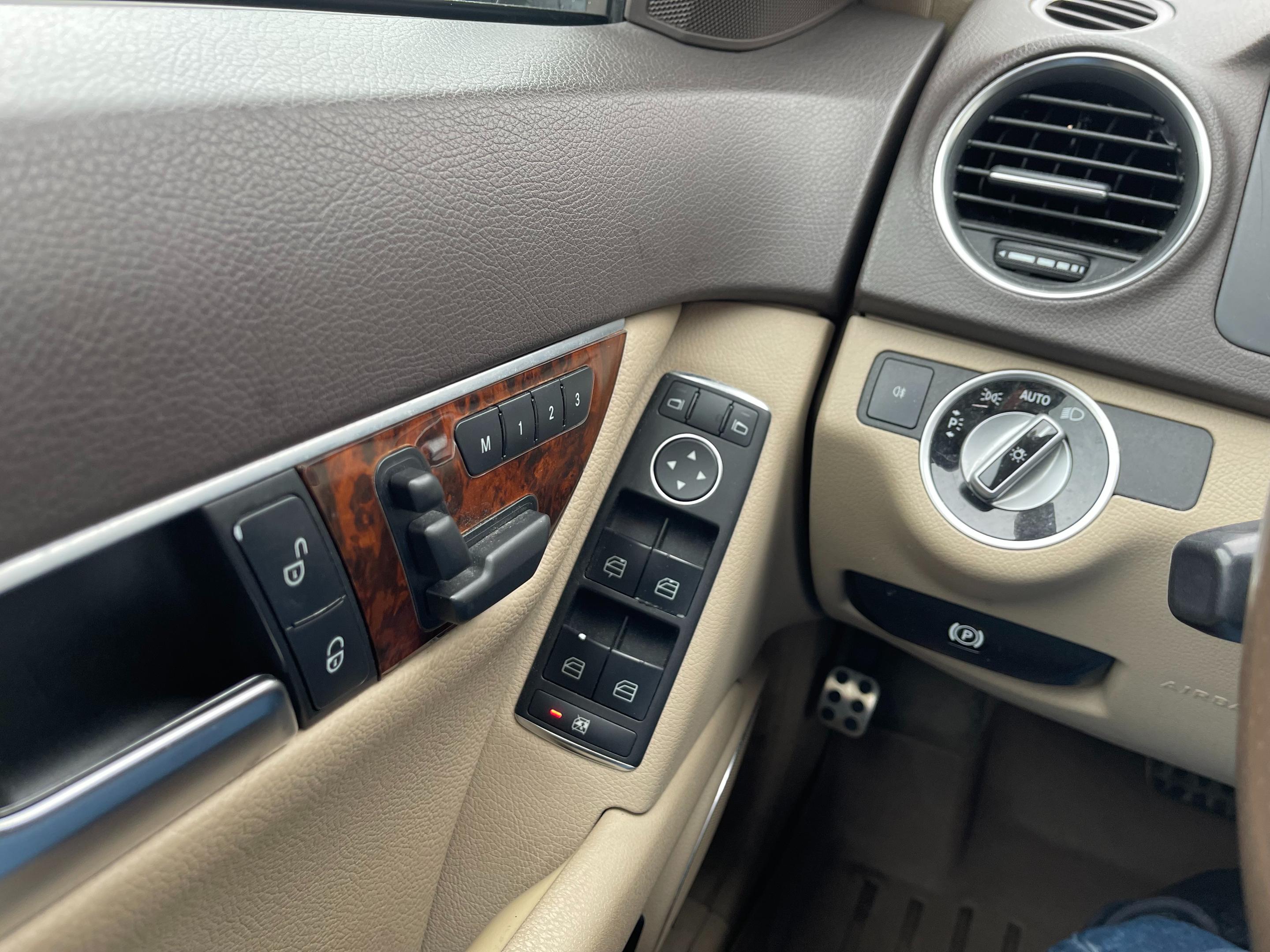 2012 MERCEDES-BENZ C-CLASS - Image 2