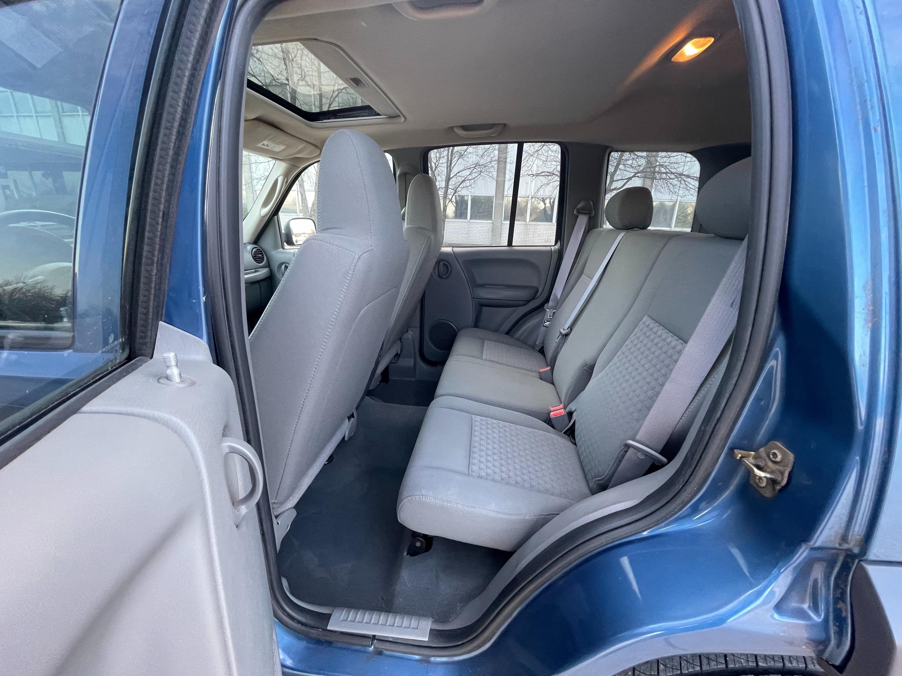 2005 JEEP LIBERTY - Image 21