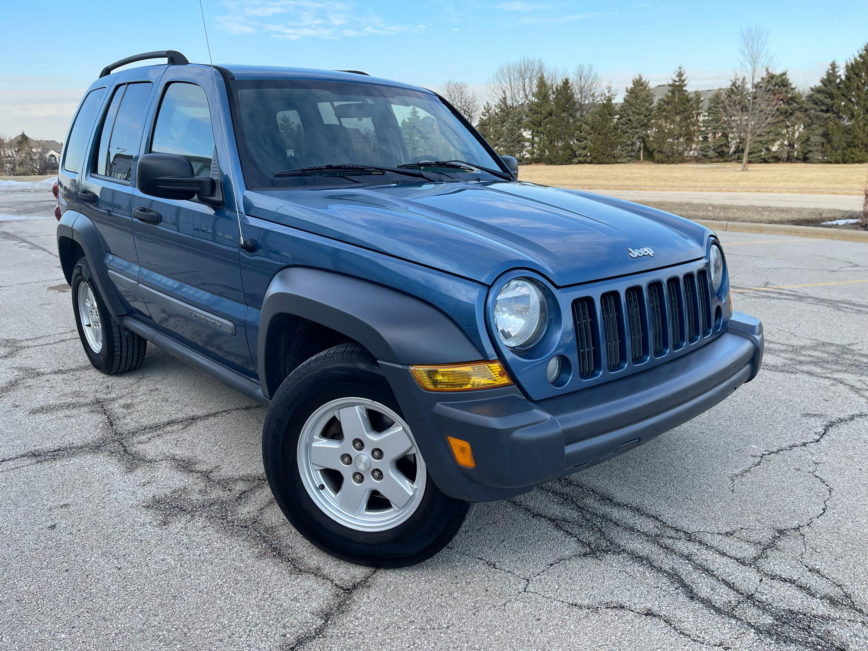 2005 JEEP LIBERTY - Image 12