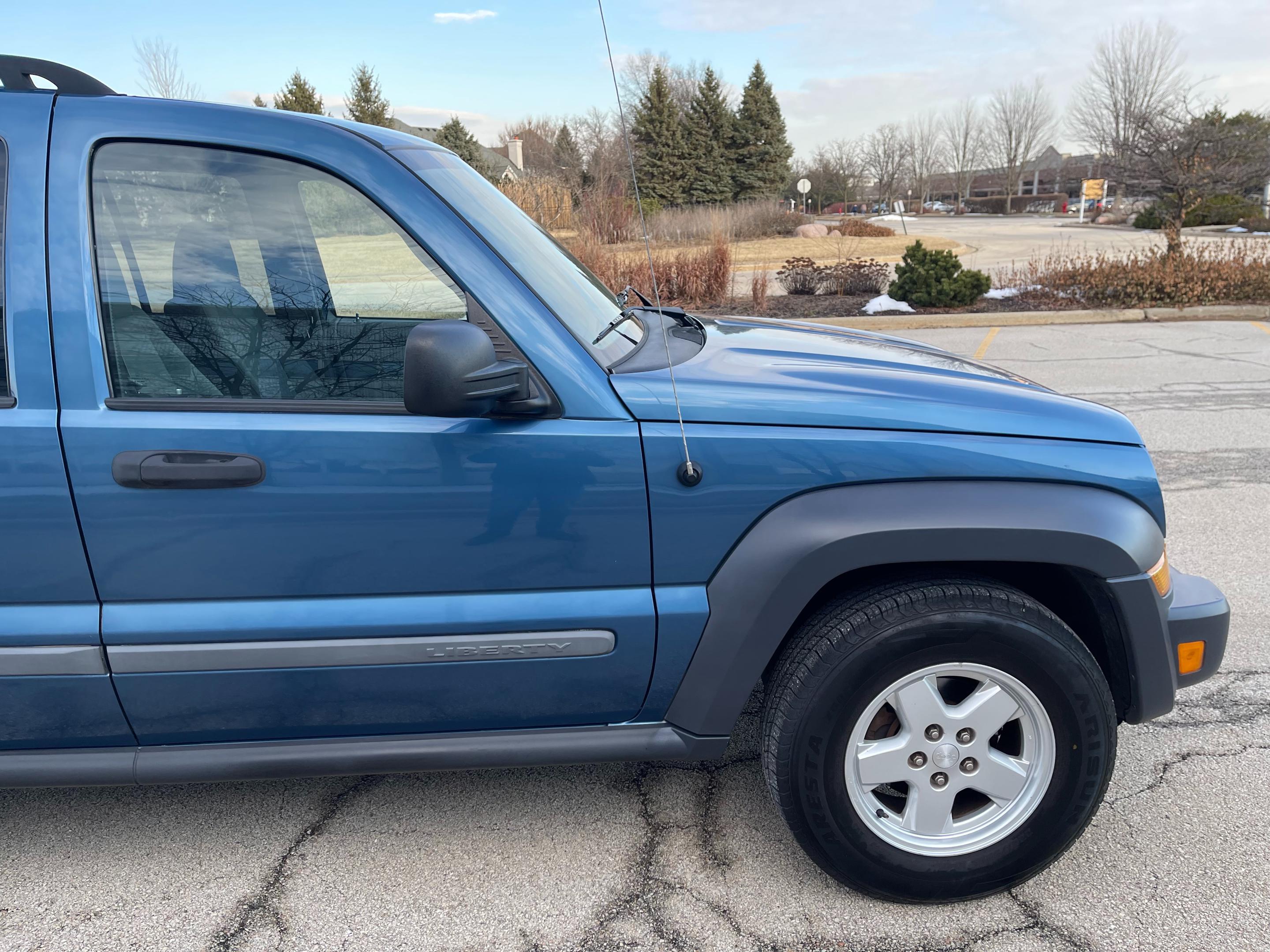 2005 JEEP LIBERTY - Image 7