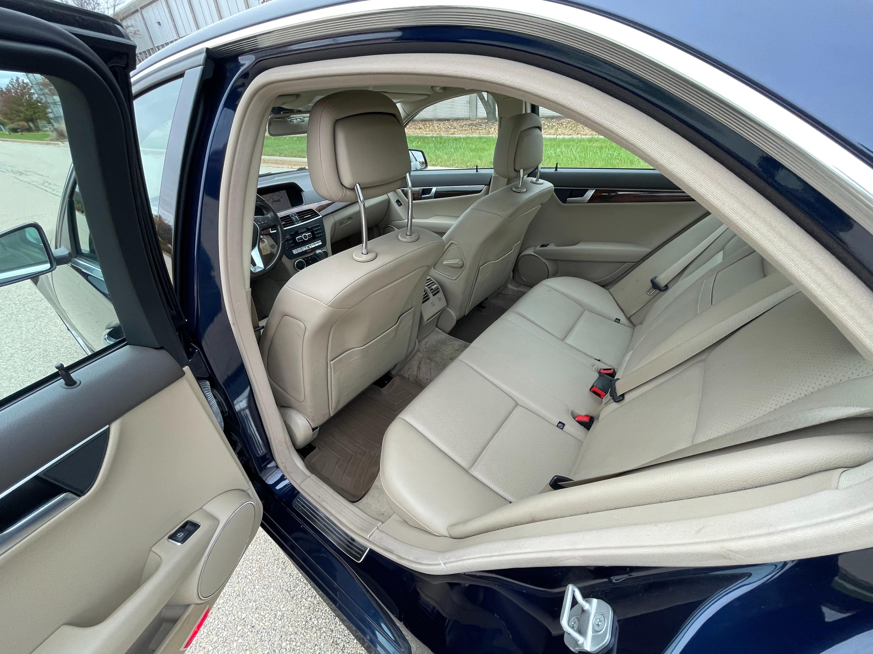 2012 MERCEDES-BENZ C-CLASS - Image 7