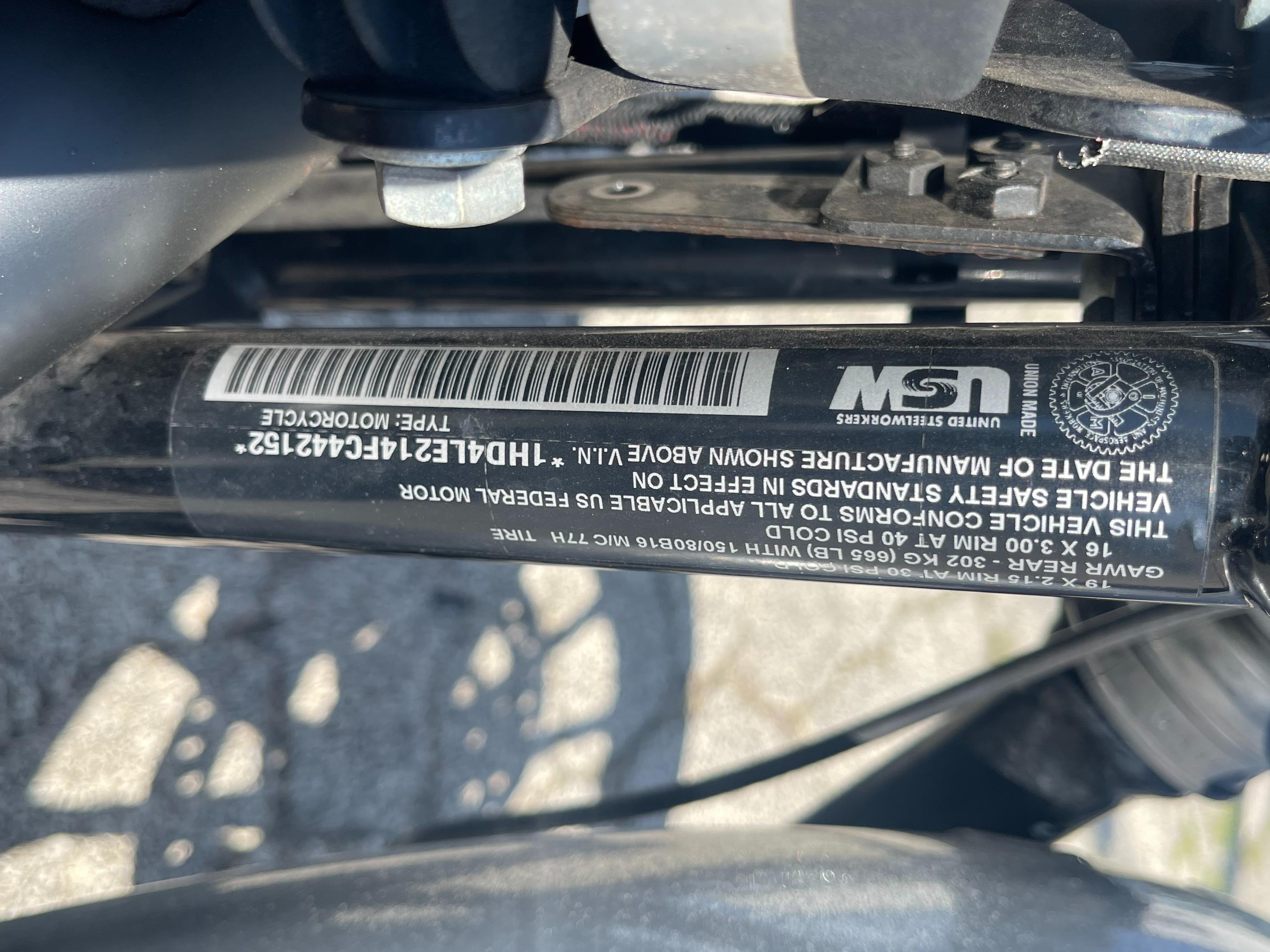 2015 HARLEY-DAVIDSON IRON 883 - Image 3