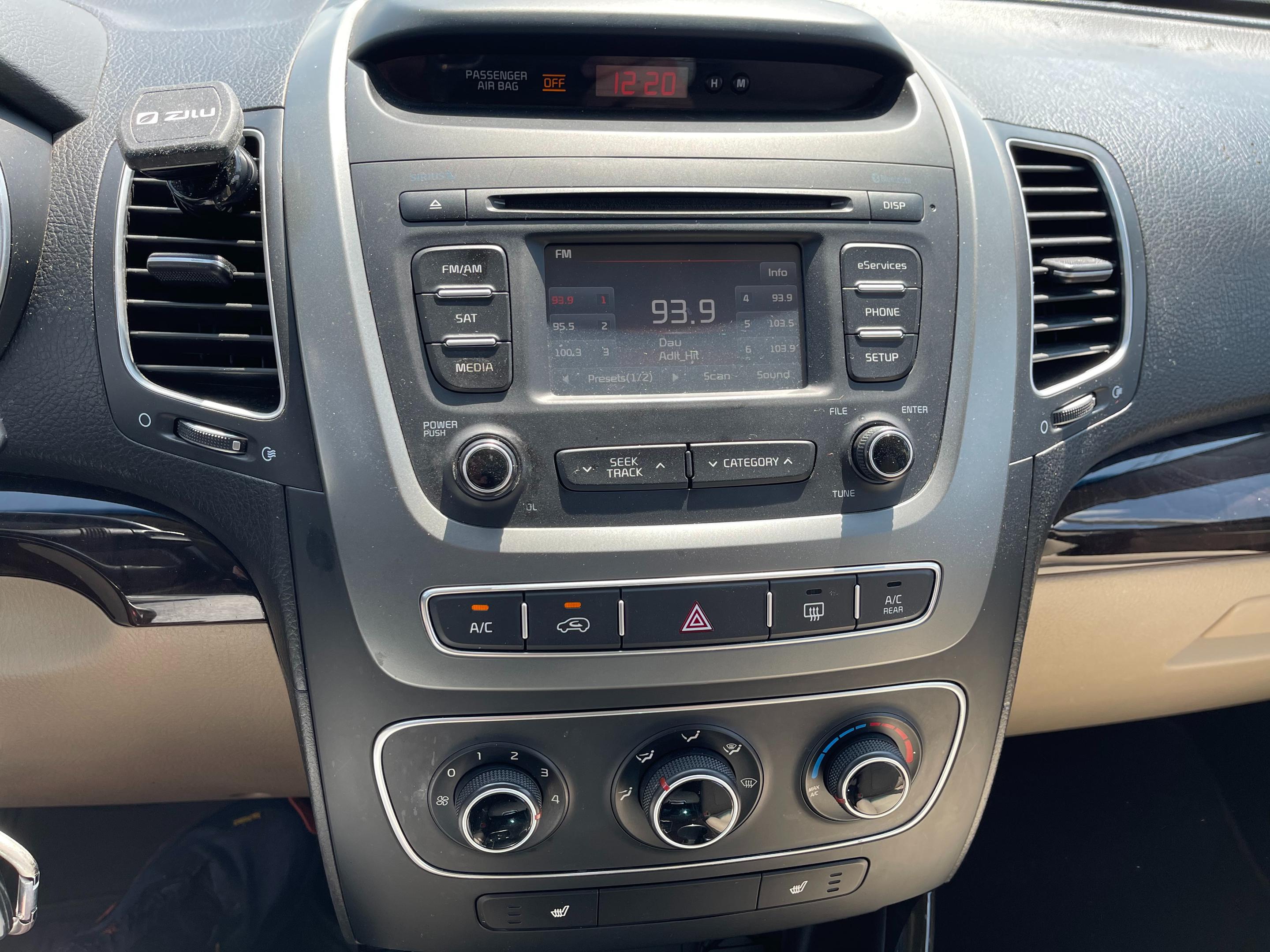 2014 KIA SORENTO - Image 35