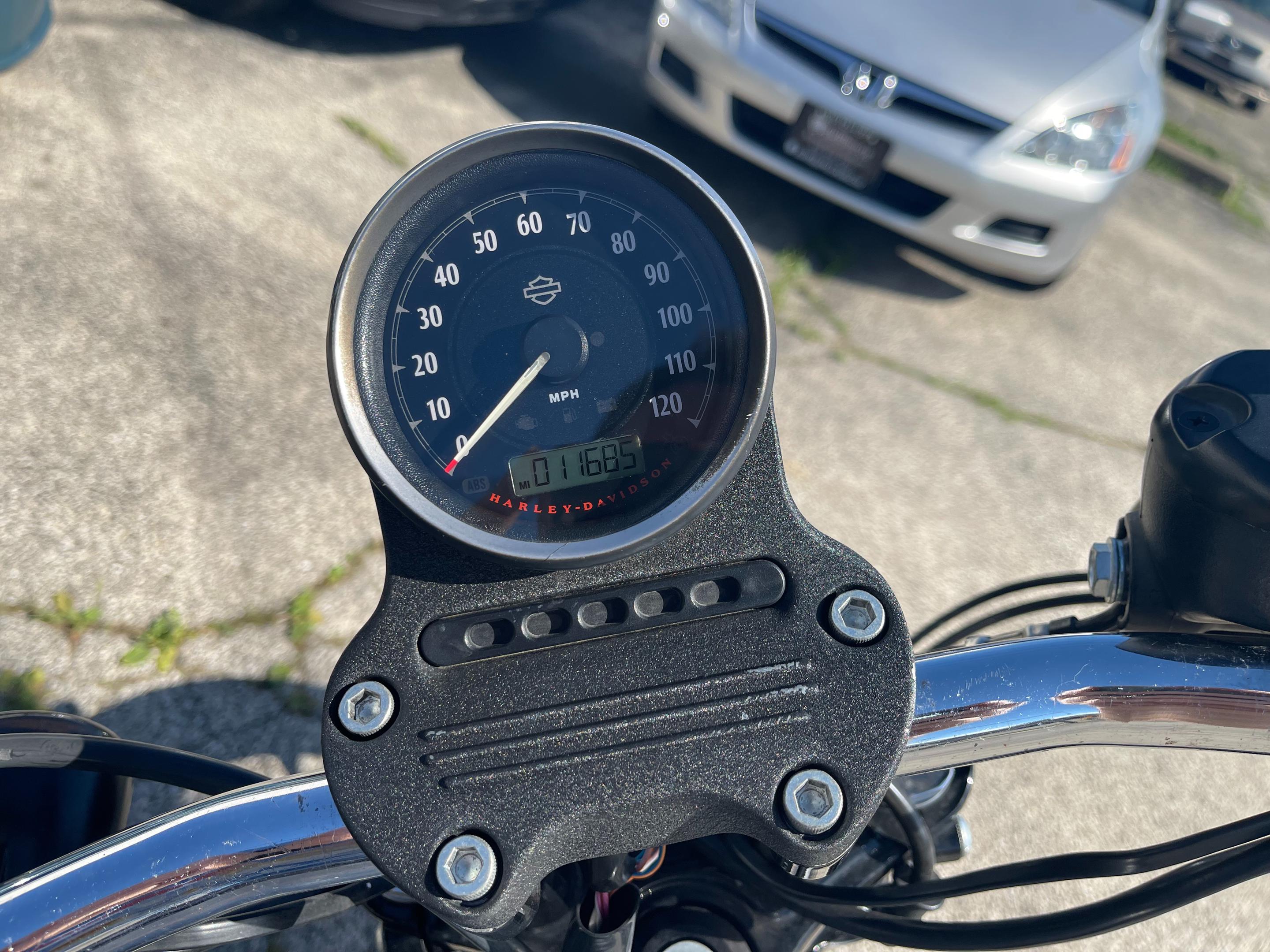 2015 HARLEY-DAVIDSON IRON 883 - Image 4