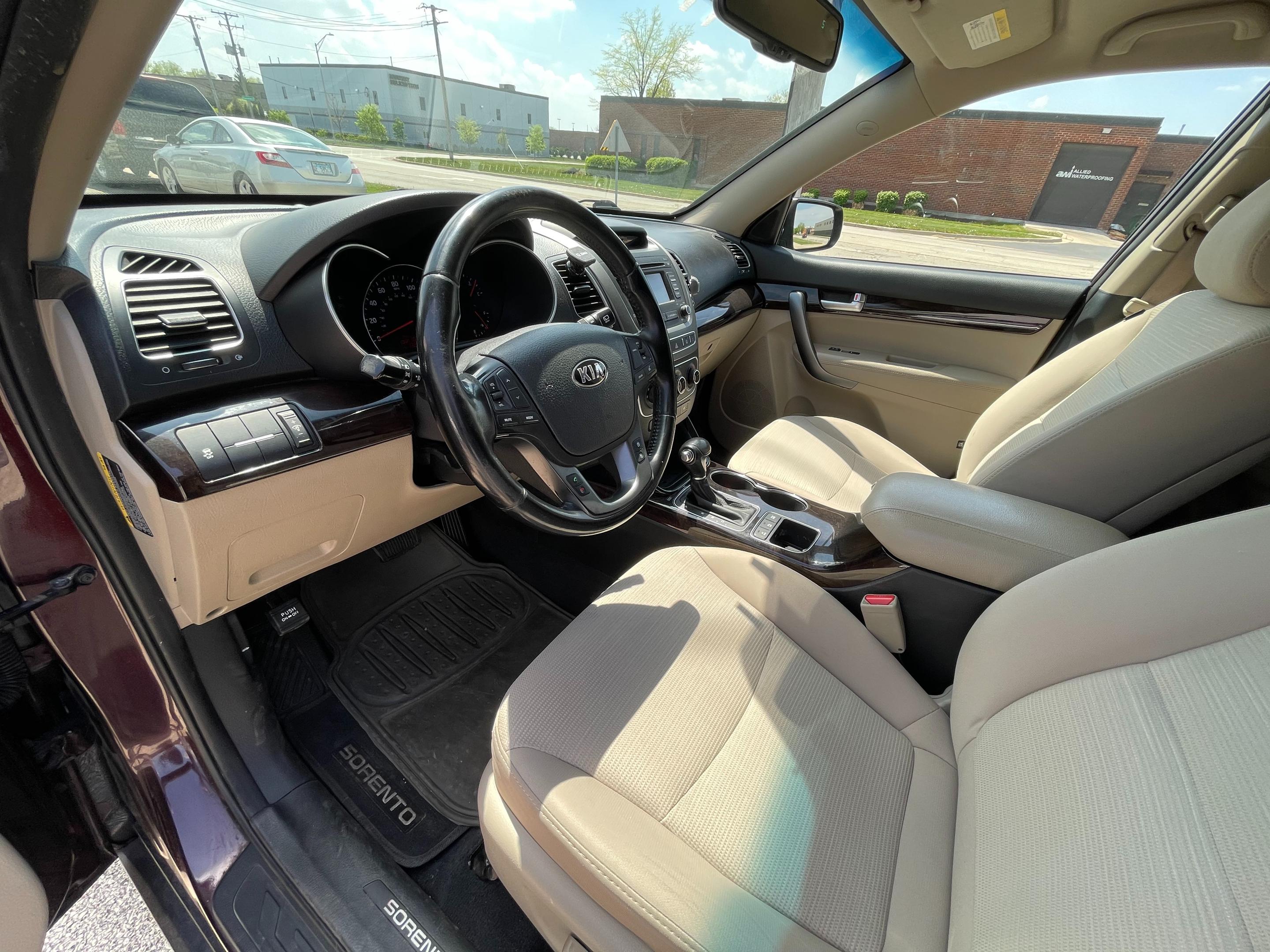 2014 KIA SORENTO - Image 19