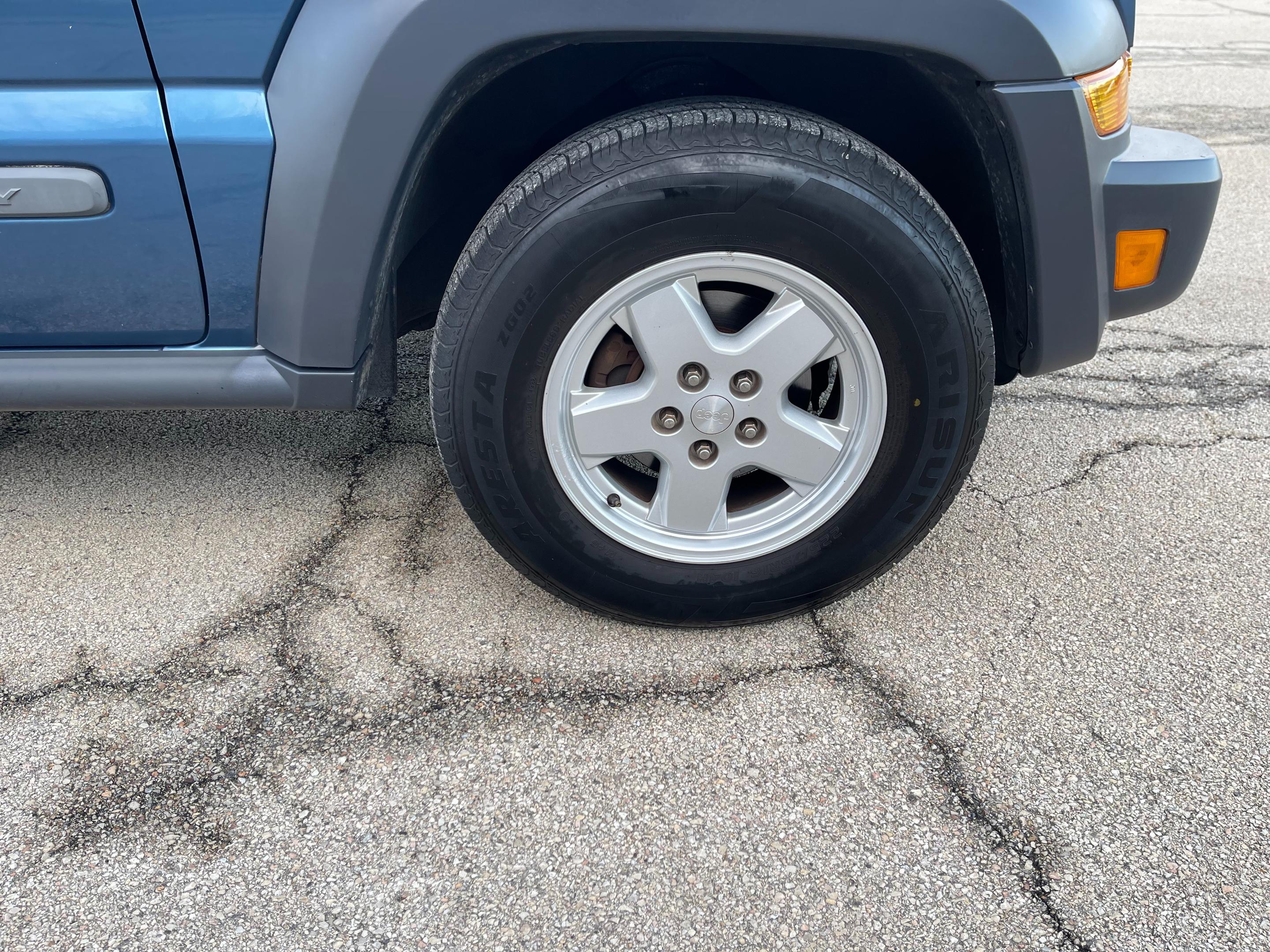 2005 JEEP LIBERTY - Image 14