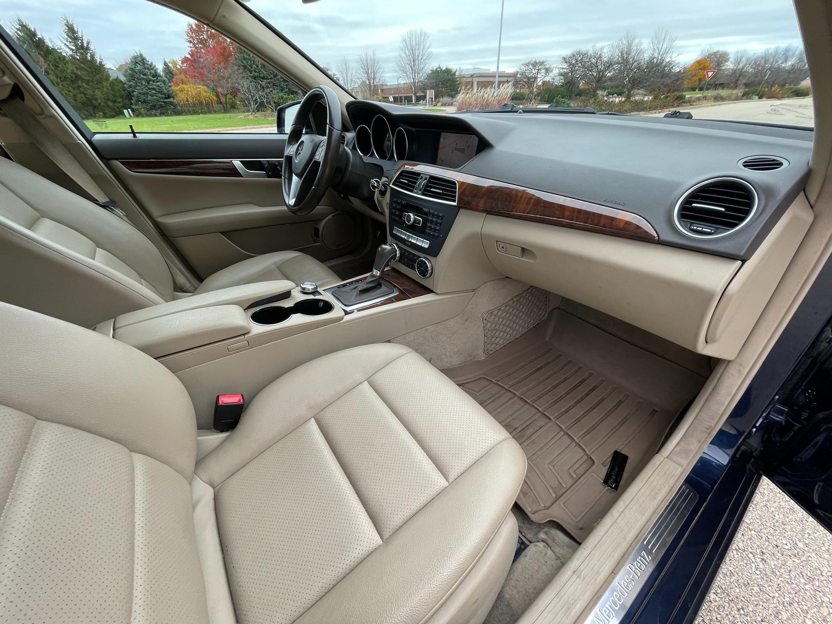 2012 MERCEDES-BENZ C-CLASS - Image 28