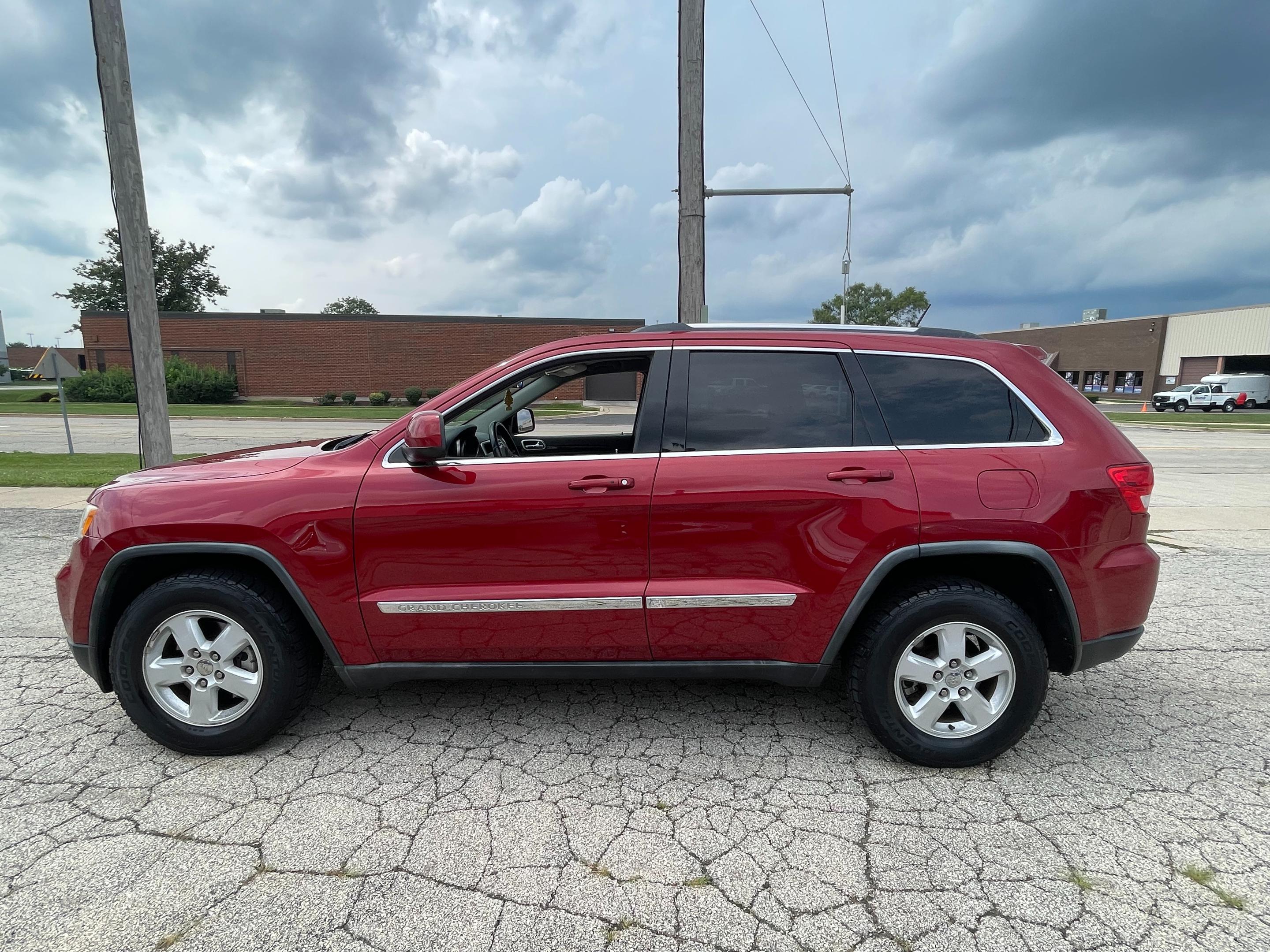 2011 JEEP GRAND CHEROKEE - Image 24