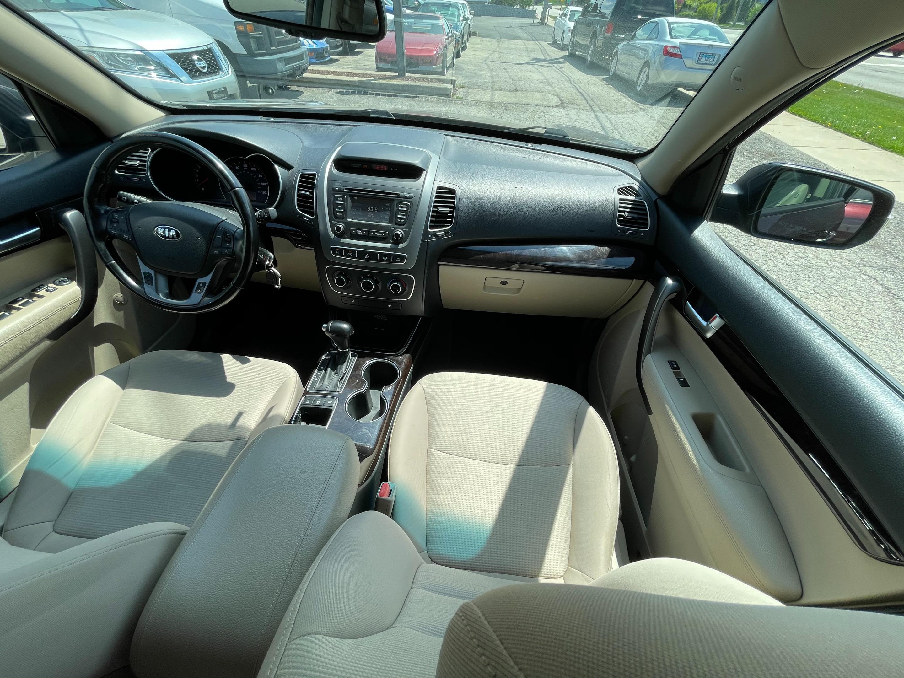 2014 KIA SORENTO - Image 29