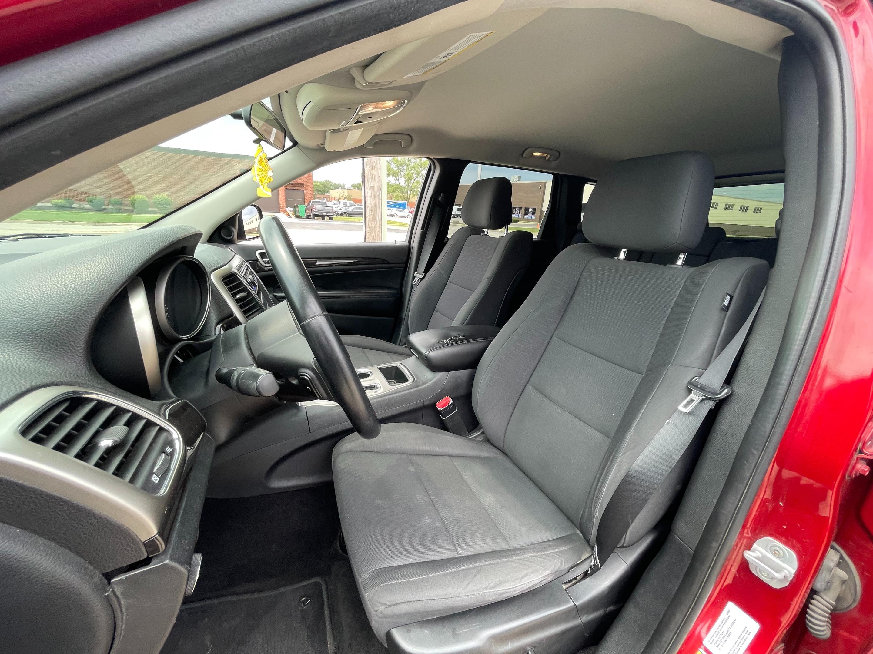 2011 JEEP GRAND CHEROKEE - Image 17