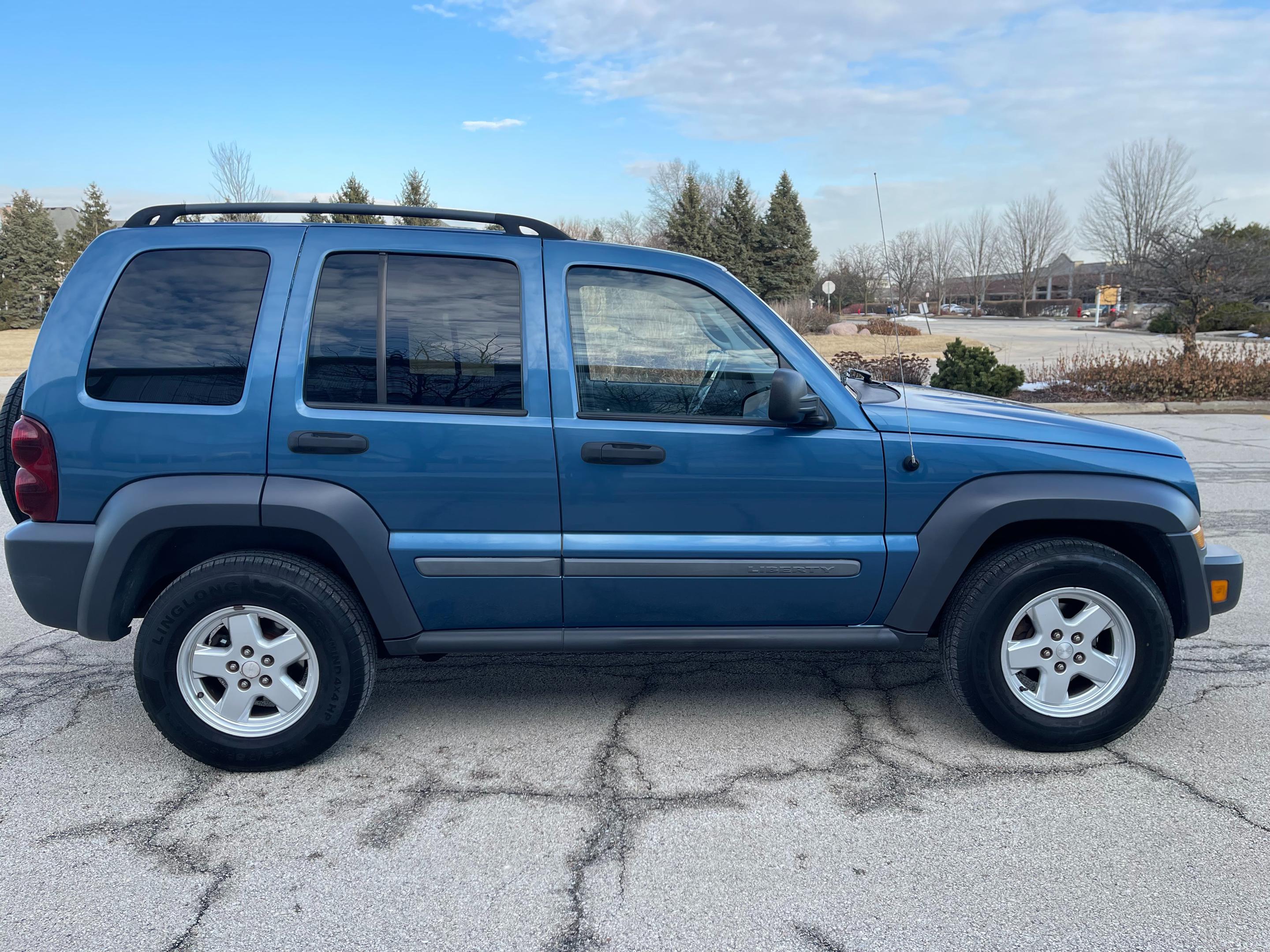 2005 JEEP LIBERTY - Image 31