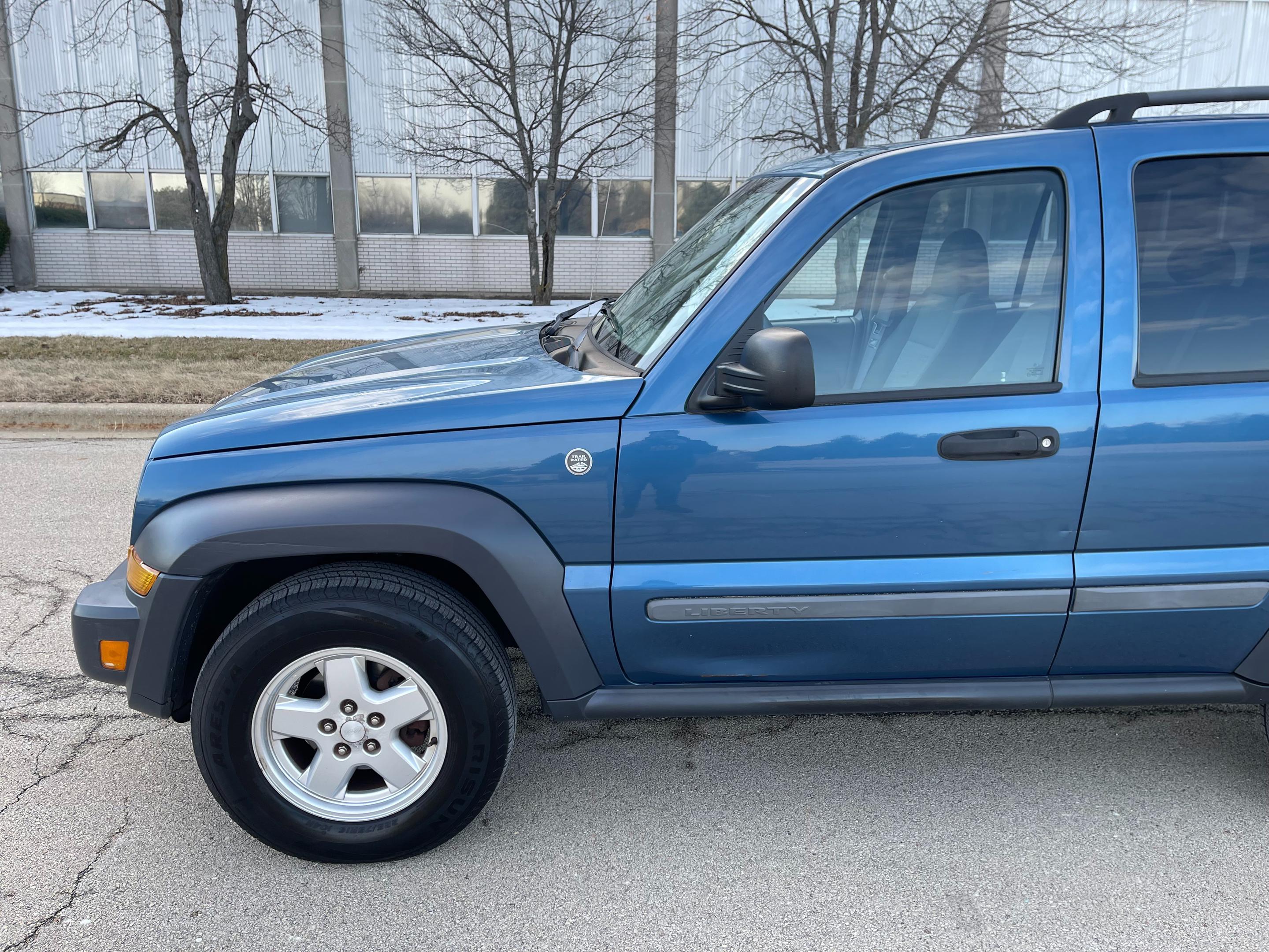 2005 JEEP LIBERTY - Image 13