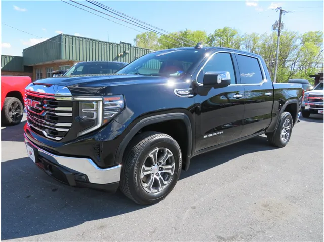 2025 GMC Sierra 4WD Crew Cab Short Box SLT's photo