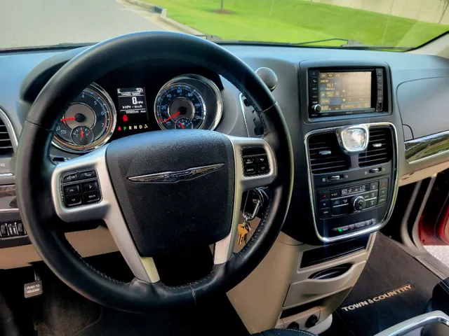2015 Chrysler Town & Country Touring - Photo 16