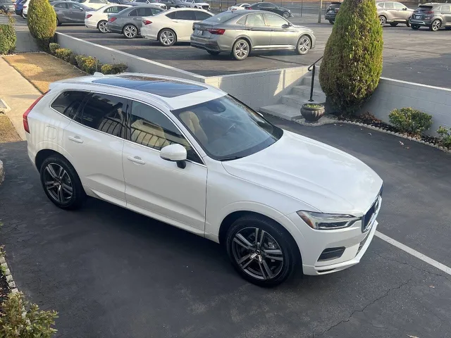 2020 Volvo XC60 T5 Momentum photo 2