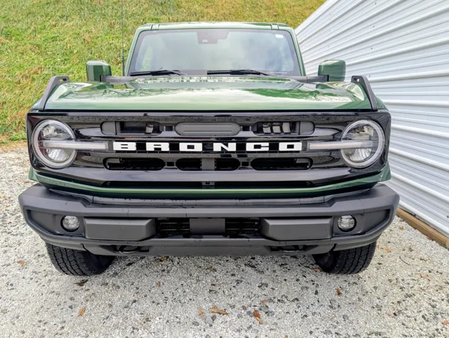 2023 Ford Bronco Outer Banks photo 3