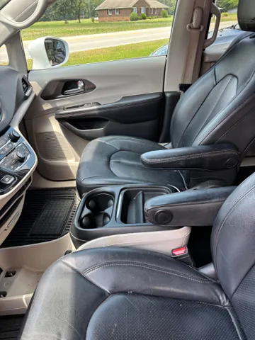 2020 Chrysler Pacifica Touring L - Photo 8