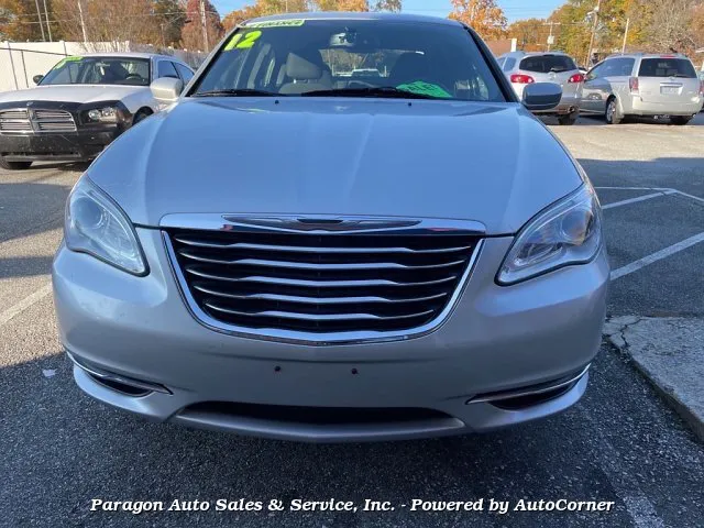 2012 Chrysler 200 Touring's photo
