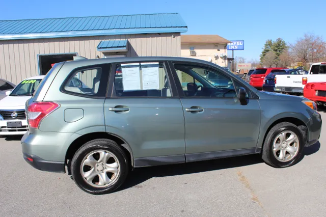 2016 Subaru Forester 2.5i photo 2
