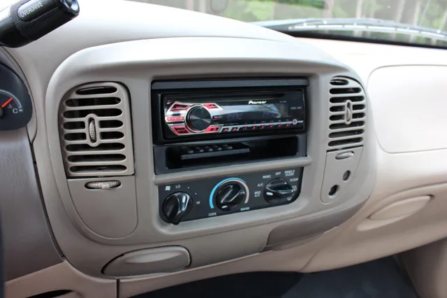 1999 Ford F-150 XL - Photo 23