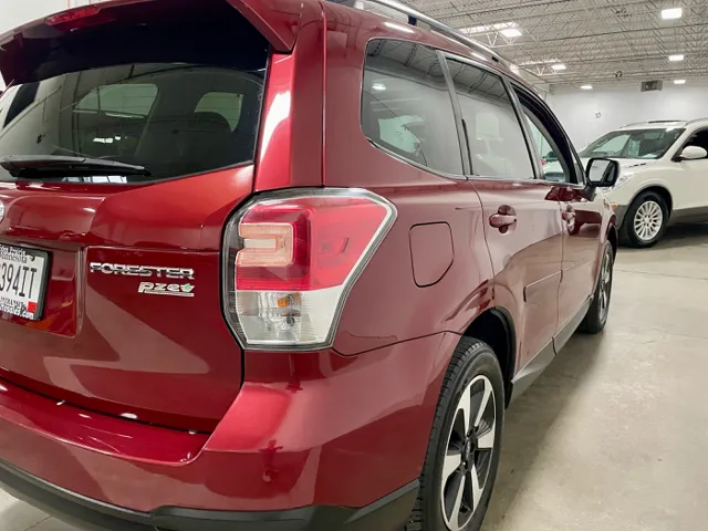 2017 Subaru Forester Premium photo 5