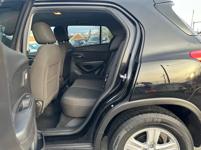 2020 Chevrolet Trax LS - Photo 12