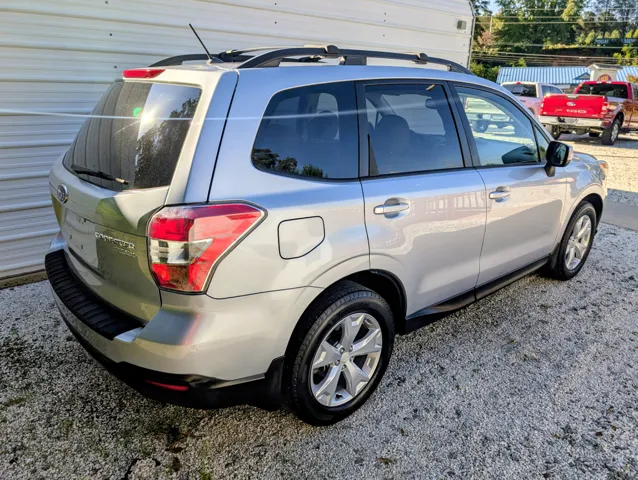 2014 Subaru Forester 2.5i photo 16