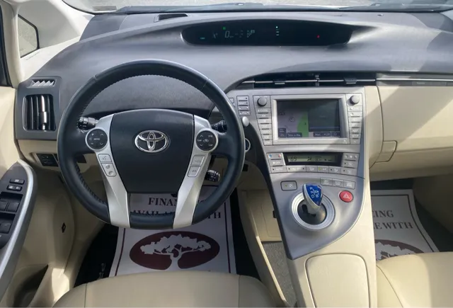 2014 Toyota Prius Five photo 2