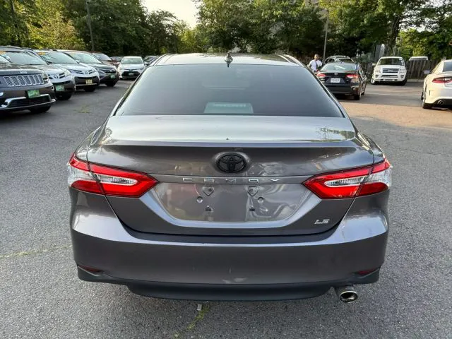 2020 Toyota Camry LE - Photo 6