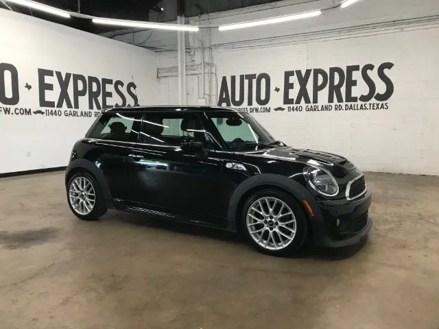 2013 MINI Cooper's photo