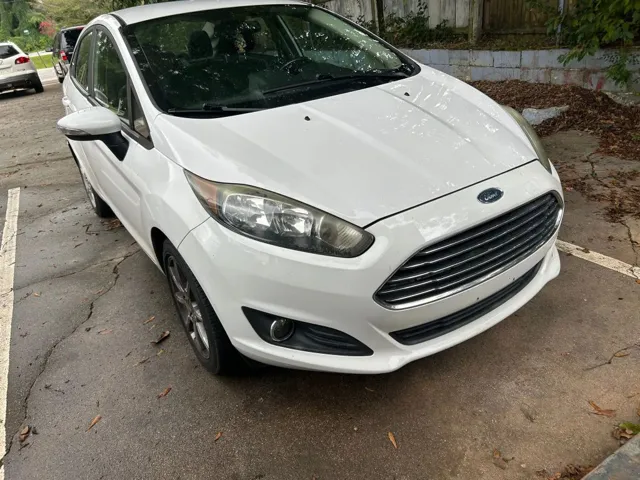 2015 Ford Fiesta SE's photo