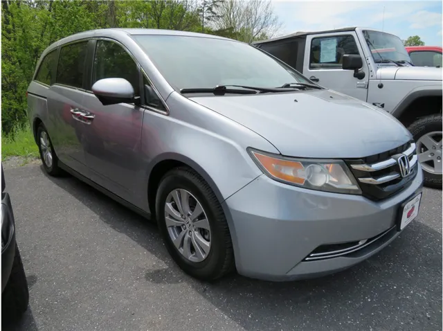 2016 Honda Odyssey SE's photo