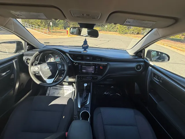 2018 Toyota Corolla LE - Photo 9