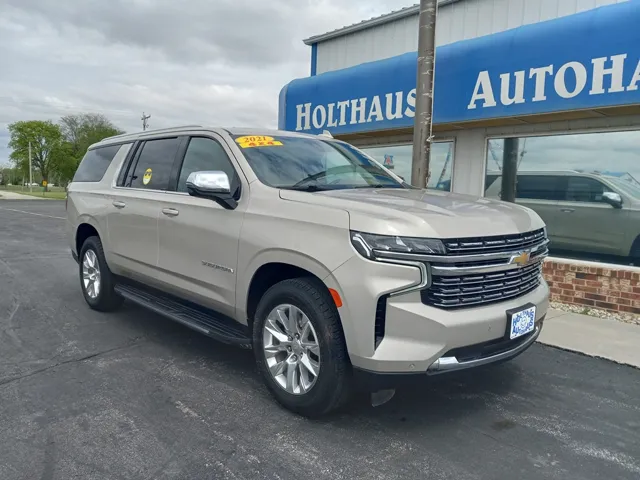 2021 Chevrolet Suburban 4WD 1500 Premier's photo