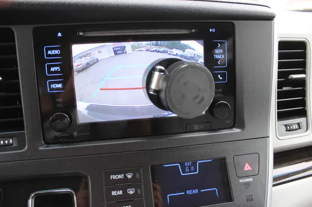 2015 Toyota Sienna XLE - Photo 22