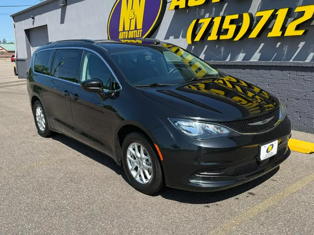 2021 Chrysler Voyager LXI's photo