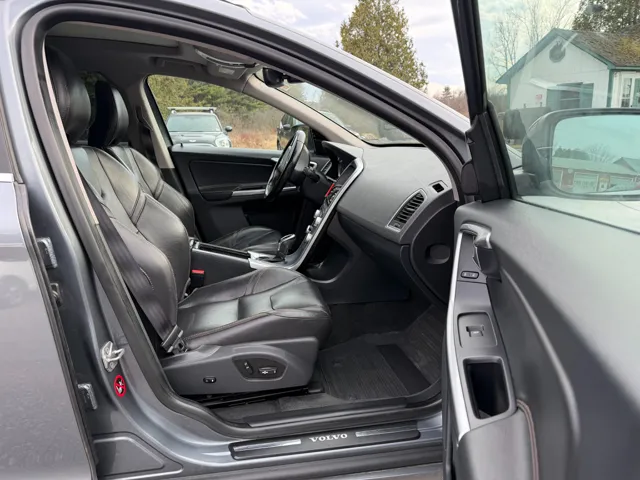 2017 Volvo XC60 T5 Dynamic - Photo 9