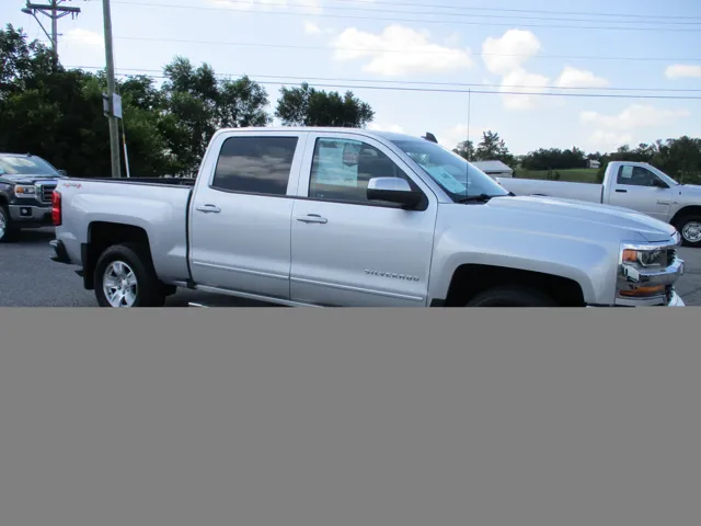 2018 Chevrolet Silverado 1500 photo 2