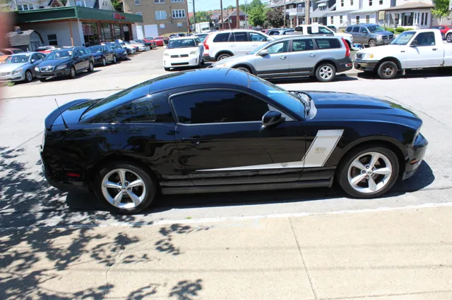 2010 Ford Mustang GT - Photo 4