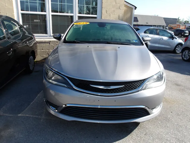 2015 Chrysler 200 Limited's photo