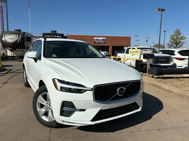 2022 Volvo XC60 B5 Momentum AWD's photo