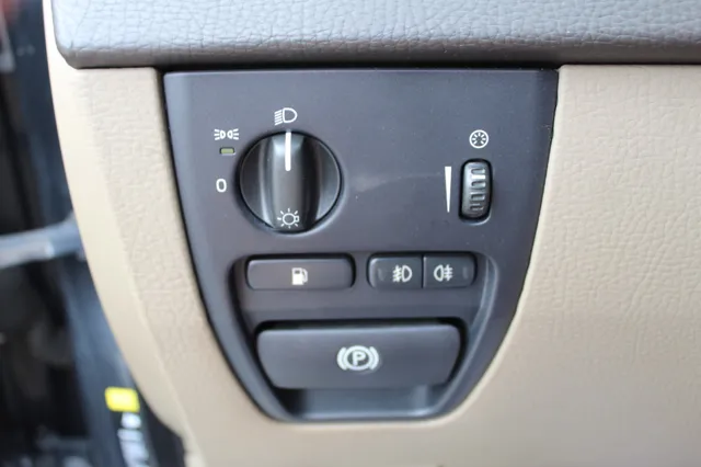2010 Volvo XC90 AWD photo 14